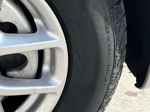 Used 2024 Chrysler Pacifica Touring-L image 7