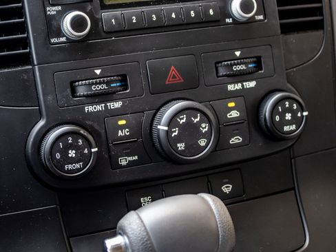 Used 2012 Kia Sedona LX FWD image 32