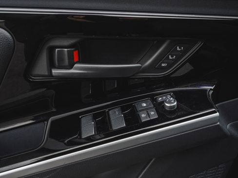 Used 2024 Subaru Solterra Limited w/ Limited Package image 10