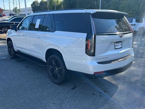 Used 2023 Cadillac Escalade ESV Sport AWD/4WD image 3