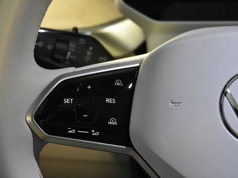 New 2025 Volkswagen ID. Buzz 1st Edition image 7