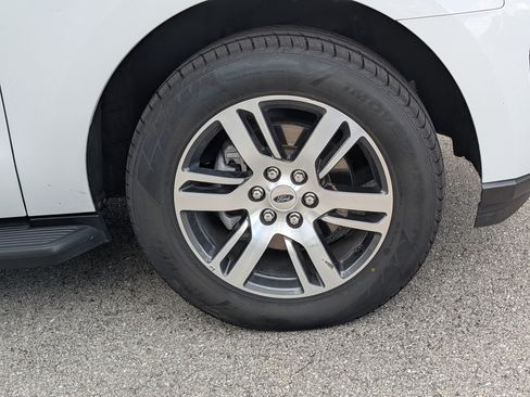 Used 2024 Ford Expedition Max Limited RWD image 11