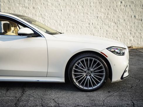 Used 2022 Mercedes-Benz S 500 4MATIC w/ AMG Line Package image 16