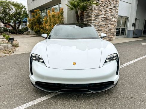 Used 2022 Porsche Taycan image 9