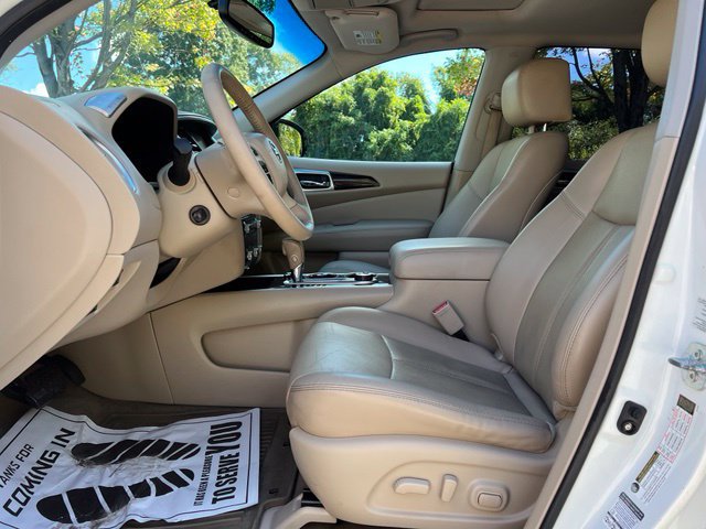 Used 2015 Nissan Pathfinder Platinum w/ Family Entertainment Package FWD image 11
