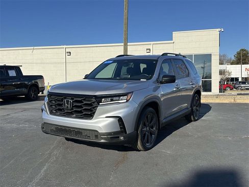 Certified 2025 Honda Pilot Sport image 3