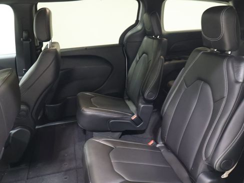 New 2027 Chrysler Pacifica Select FWD image 10