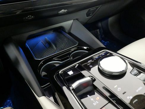 Used 2025 BMW 530i xDrive w/ Premium Package image 58