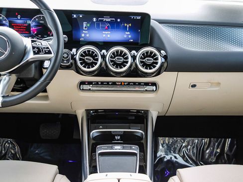 Certified 2025 Mercedes-Benz GLA 250 image 13