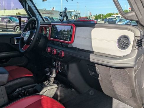 Used 2024 Jeep Wrangler Unlimited Sahara w/ Dual Top Group AWD/4WD image 31