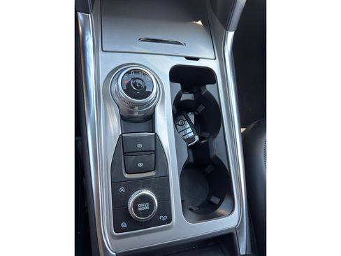 Used 2021 Ford Explorer XLT w/ Equipment Group 202A AWD/4WD image 18