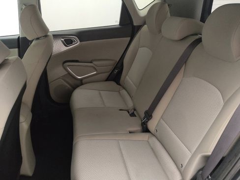 Used 2021 Kia Soul LX image 18