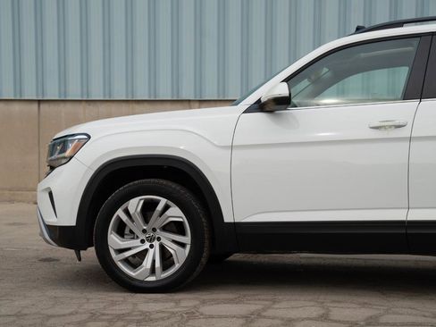 Used 2023 Volkswagen Atlas SE w/ Panoramic Sunroof Package image 7