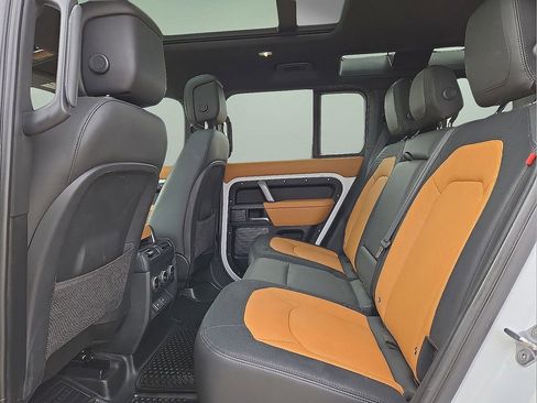 Used 2024 Land Rover Defender 110 X-Dynamic SE image 15