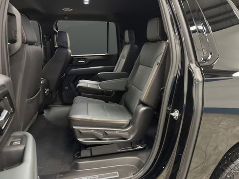 Used 2025 GMC Yukon XL AT4 image 29