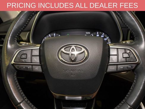 Used 2020 Toyota Highlander XLE FWD image 22