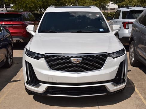Used 2020 Cadillac XT6 Premium Luxury FWD image 3