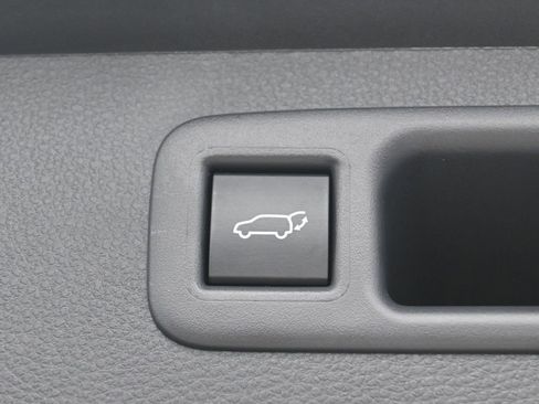 Used 2025 Toyota Highlander Platinum image 34