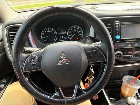 Used 2017 Mitsubishi Outlander ES FWD image 23