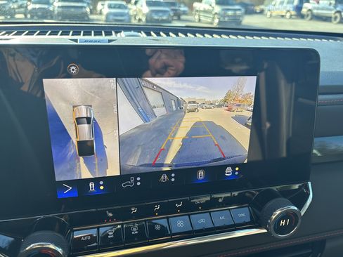 Used 2024 Chevrolet Colorado Z71 w/ Z71 Convenience Package 2 image 27