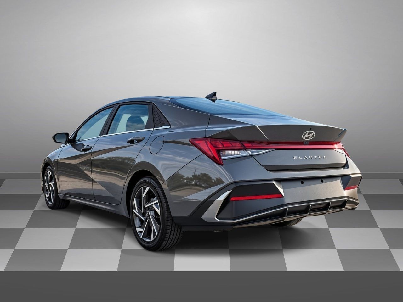 Used 2025 Hyundai Elantra SEL FWD image 4