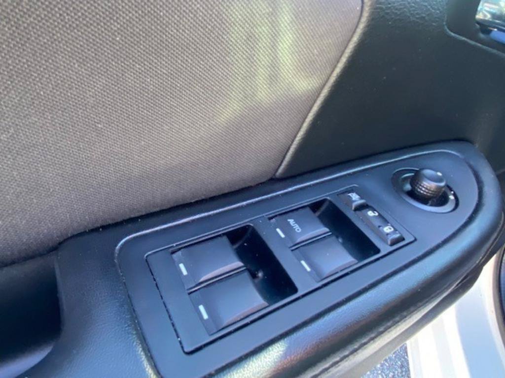 Used 2013 Chrysler 200 Touring FWD image 11