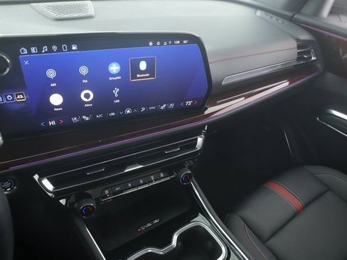 Used 2025 Chevrolet Traverse RS image 27