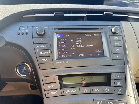Used 2014 Toyota Prius Four image 35