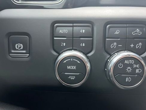 Used 2025 GMC Sierra 2500 AT4X image 16