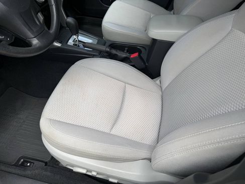 Used 2016 Subaru Forester 2.5i Premium w/ All-Weather Package AWD/4WD image 12