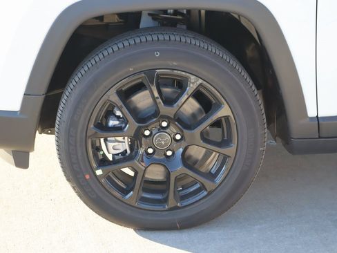 New 2026 Jeep Compass Latitude image 17