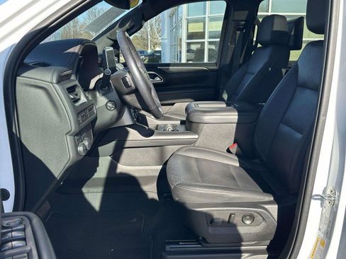 Used 2022 Chevrolet Suburban LT w/ Luxury Package image 13