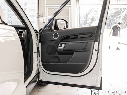 Used 2024 Land Rover Discovery S image 41