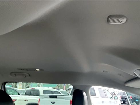 Used 2024 Chrysler Pacifica Select image 30