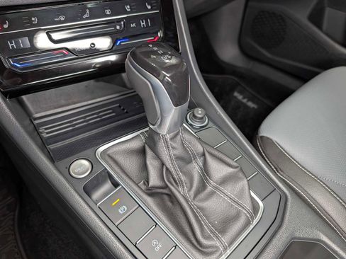 Used 2025 Volkswagen Jetta SEL image 30