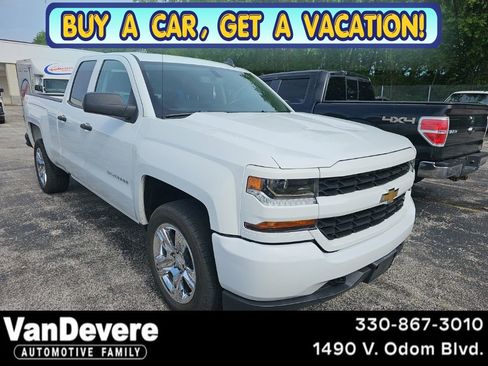Used 2019 Chevrolet Silverado 1500 Custom w/ Custom Convenience Package AWD/4WD image 1