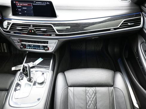 Used 2022 BMW 750i xDrive w/ Luxury Rear Seating Package AWD/4WD image 41