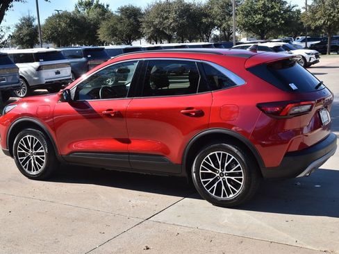 Used 2024 Ford Escape SE image 11