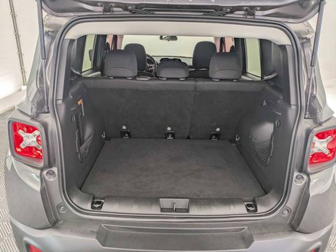 Used 2019 Jeep Renegade Latitude FWD image 33