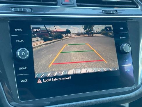 Used 2022 Volkswagen Tiguan SE image 17