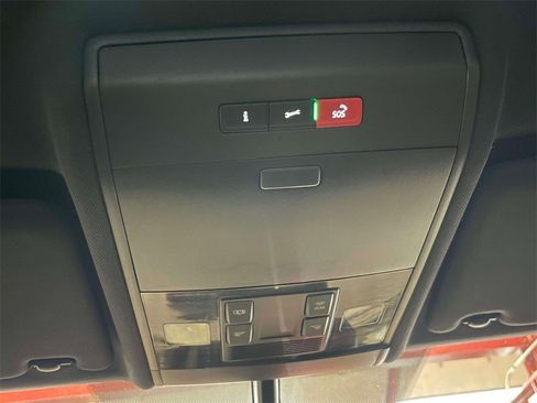 Used 2020 Volkswagen Atlas Cross Sport SE image 30