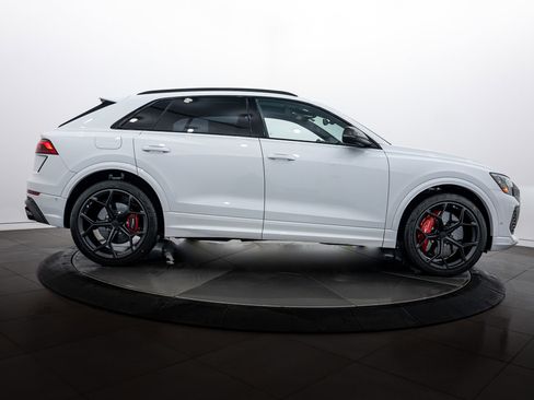 New 2026 Audi RS Q8 performance image 3