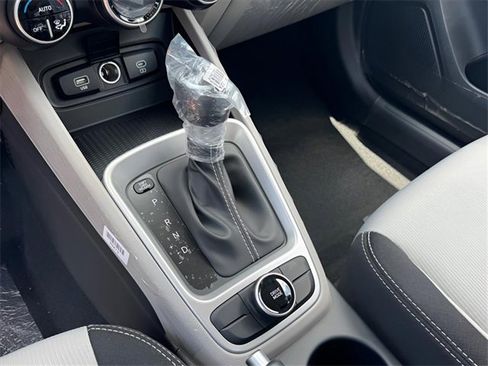 New 2025 Hyundai Venue SEL image 14