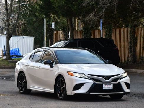 Used 2020 Toyota Camry XSE image 11