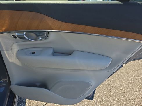 Used 2021 Volvo XC90 T6 Momentum w/ Advanced Package image 14