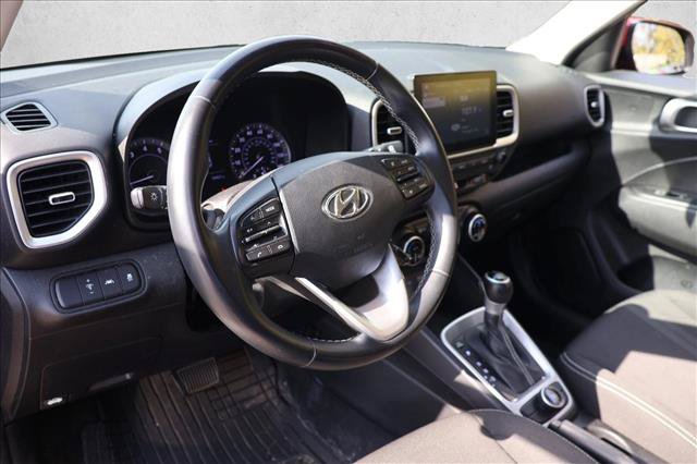Used 2022 Hyundai Venue SEL FWD image 12