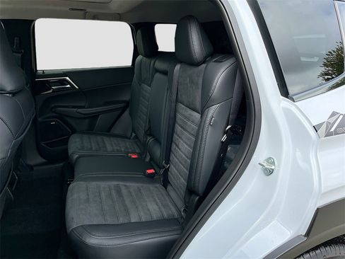 New 2025 Mitsubishi Outlander AWD image 26