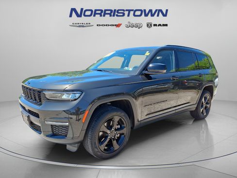 Certified 2023 Jeep Grand Cherokee L Limited w/ Black Appearance Package AWD/4WD image 3