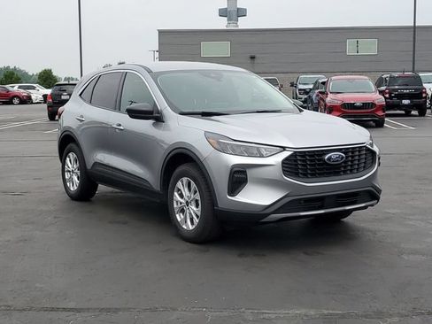 Used 2024 Ford Escape Active AWD/4WD image 2
