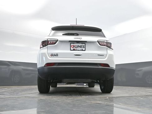 Used 2024 Jeep Compass Latitude AWD/4WD image 38